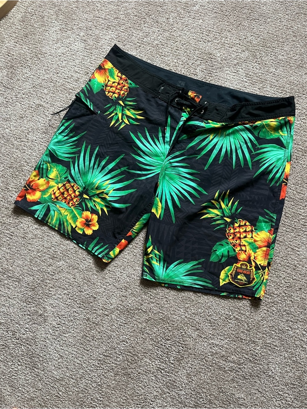 ‘16 Quiksilver Eddie Aikau Invitational Pineapple Boardshorts - Picture 3 of 6